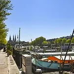Unique Houseboat Center 'greuns' * 암스테르담