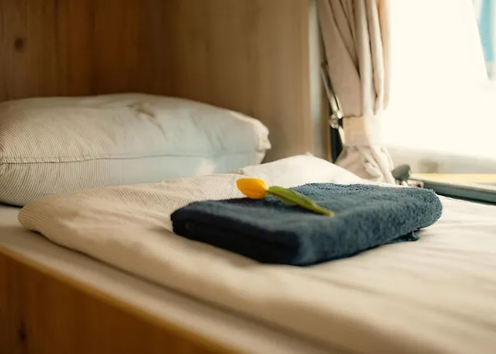 Unique Houseboat Center 'greuns' Bateau-hôtel