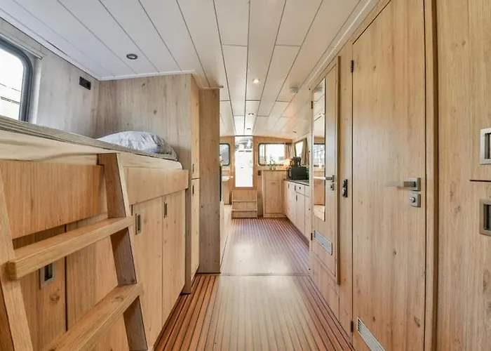 Unique Houseboat Center 'greuns' Amsterdam