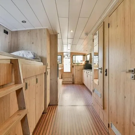 Unique Houseboat Center 'greuns' Amsterdam